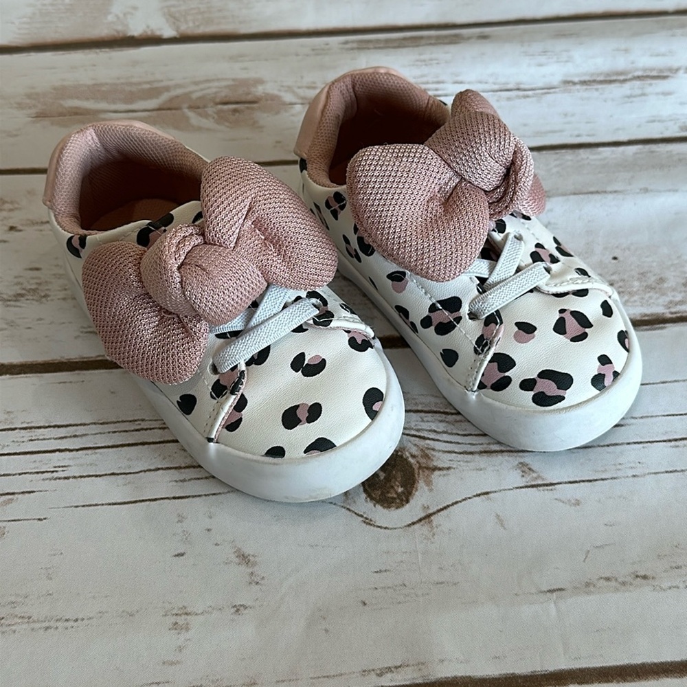 H&M girls sneakers, size 20/21